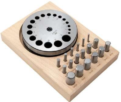 Disc Cutter Set of 18 with Wooden Stand